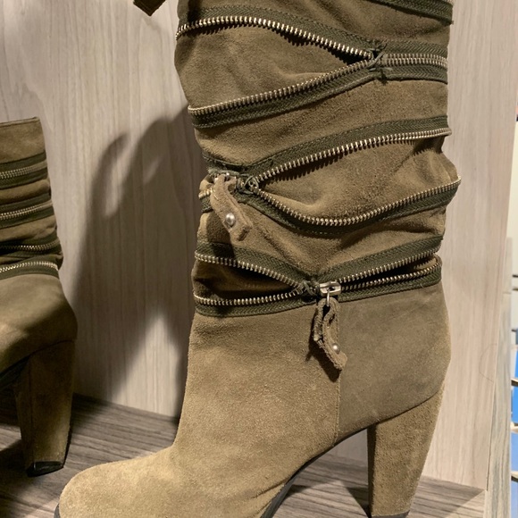 Sage green suede booties - Picture 2 of 6